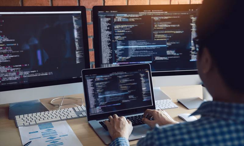 数据科学选型:R与Python如何赋能麻阳网站建设?